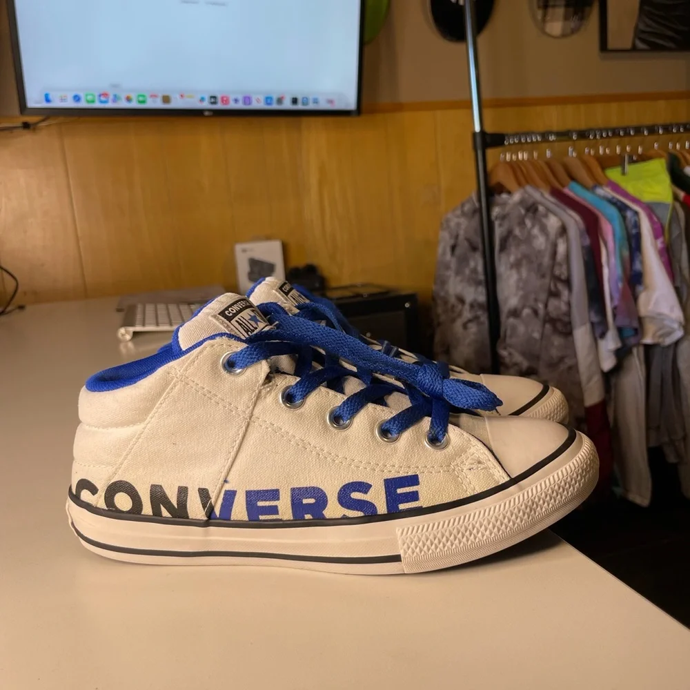 Kids Converse high top royal blue/white shoes